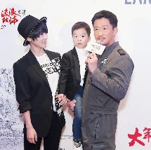强扒乳罩摸双乳吃奶视频